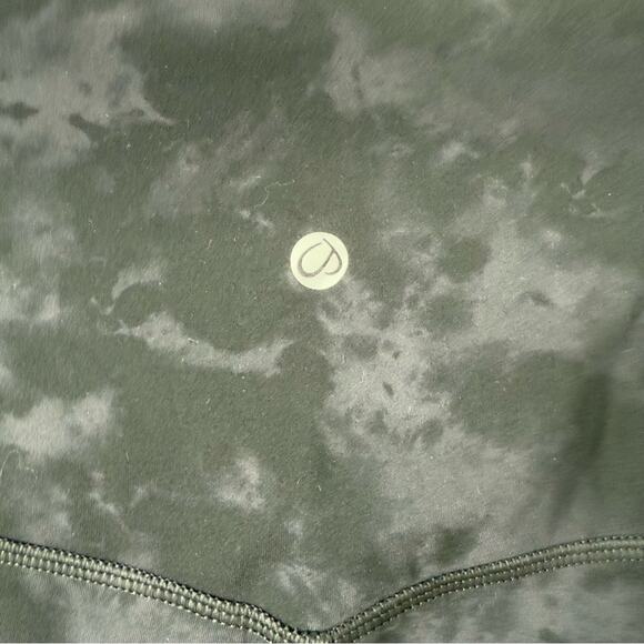 CRZ Yoga | Black and Gray Naked Feeling 6” Bike Shorts - Picture 4 of 6